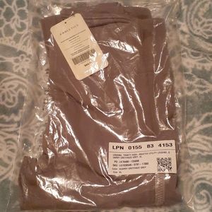 NWT WOMANS FABLETICS  ( Gray ) XL LEGGINGS